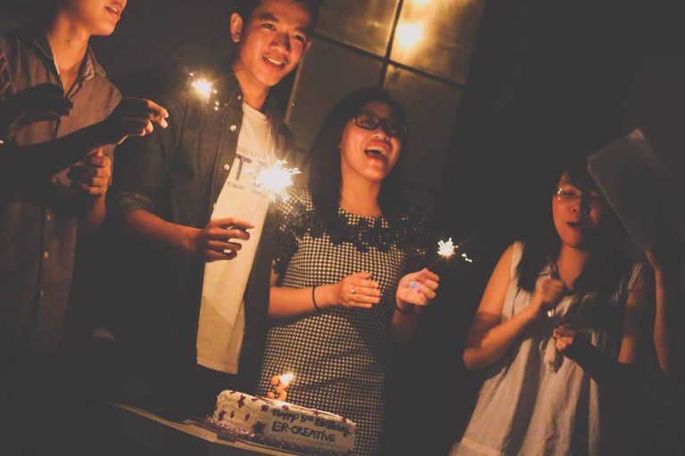 Nếu Gọi Scoms Là Một Cuộc Tình Thì Đó Có Lẽ Là Một Cuộc Tình Buồn