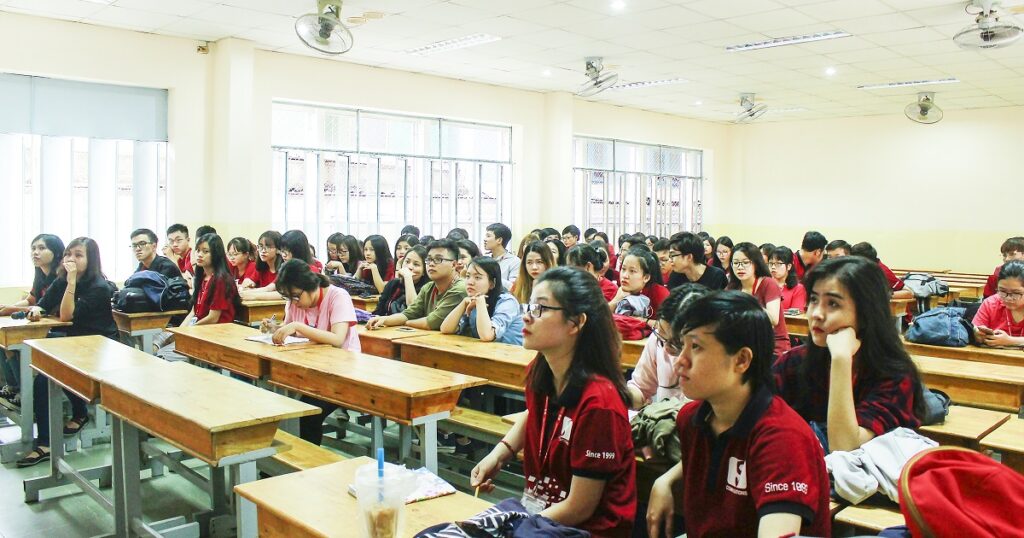 Họp F.A.R.M Tháng 5: Khi Những Sắc Màu Tuổi Trẻ Gặp Nhau